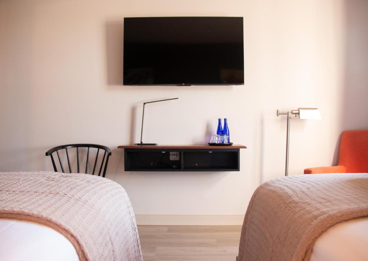 Meeting House Boutique Hotel Фолс Чърч Екстериор снимка
